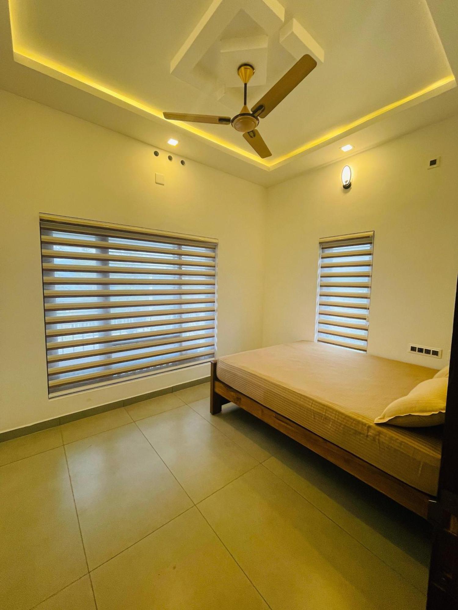 M R Holiday Home Vagamon Esterno foto
